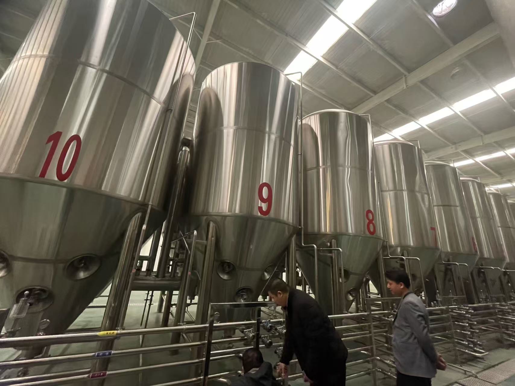 南岸精酿啤酒设备厂—平面布置、设备设计、制造、调试、培训等一条龙服务